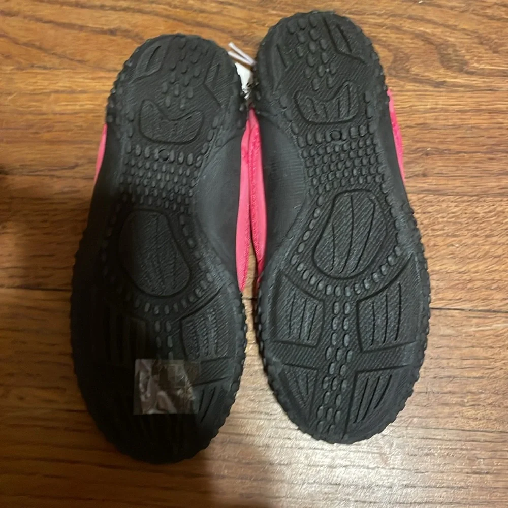 •BOBBIE BROOK•NWT LITTLE GIRLS PINK WATER SHOES SIZE 12